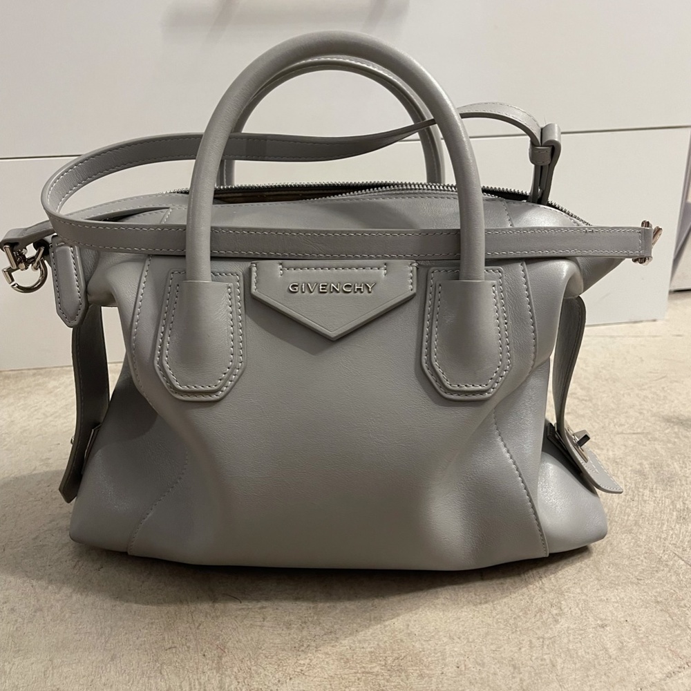 Givenchy Antigona Soft Bag Leather, Small